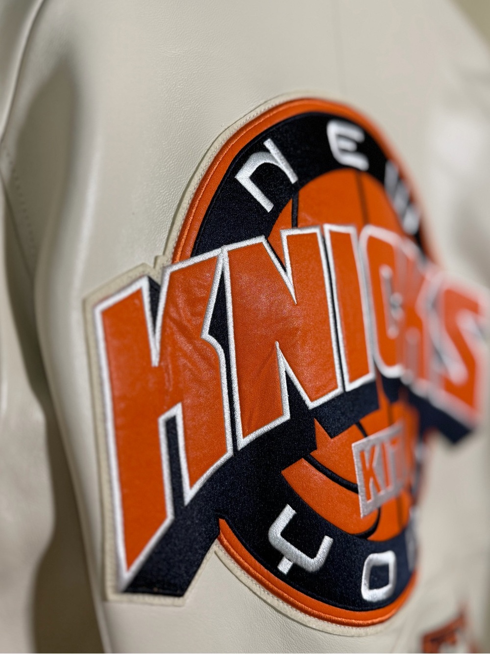 Kith x Avirex x New York Knicks Leather Jacket color Cream size Medium - Picture 8 of 13